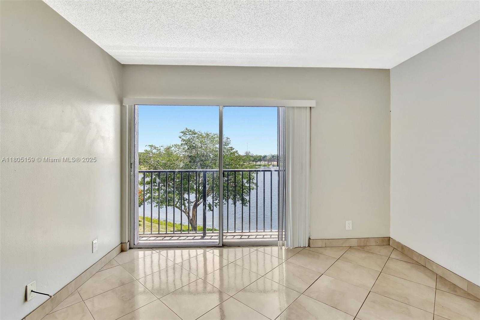 Small Image of 8720 NORTH SHERMAN CIR #401, Miramar Number 14