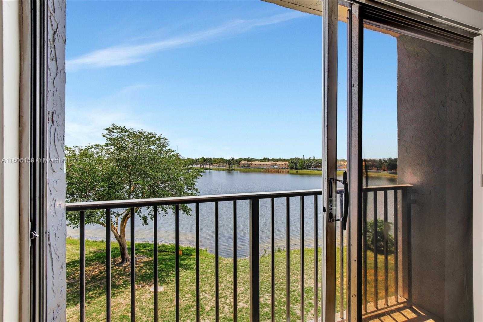 Small Image of 8720 NORTH SHERMAN CIR #401, Miramar Number 15