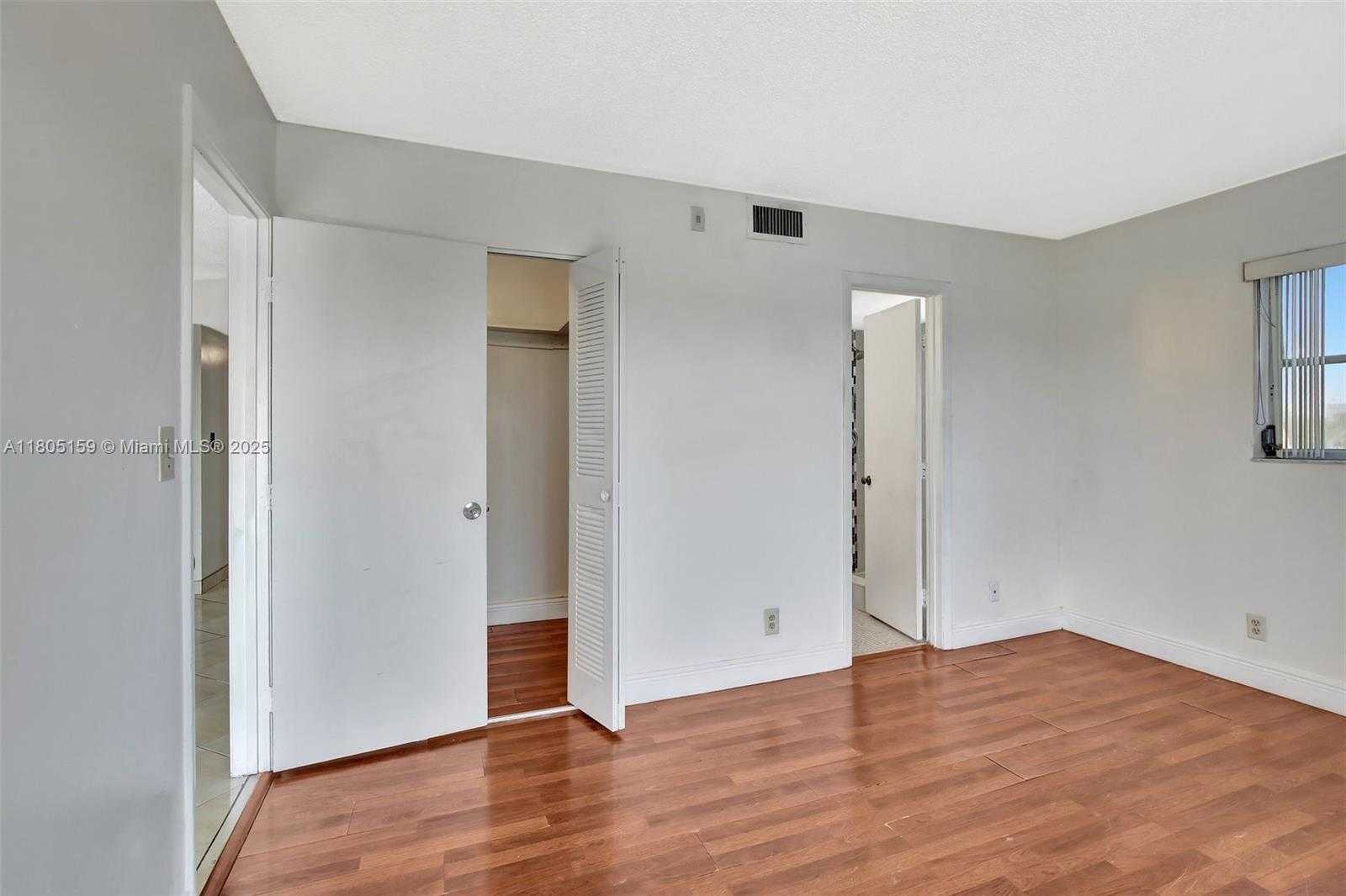 Small Image of 8720 NORTH SHERMAN CIR #401, Miramar Number 18