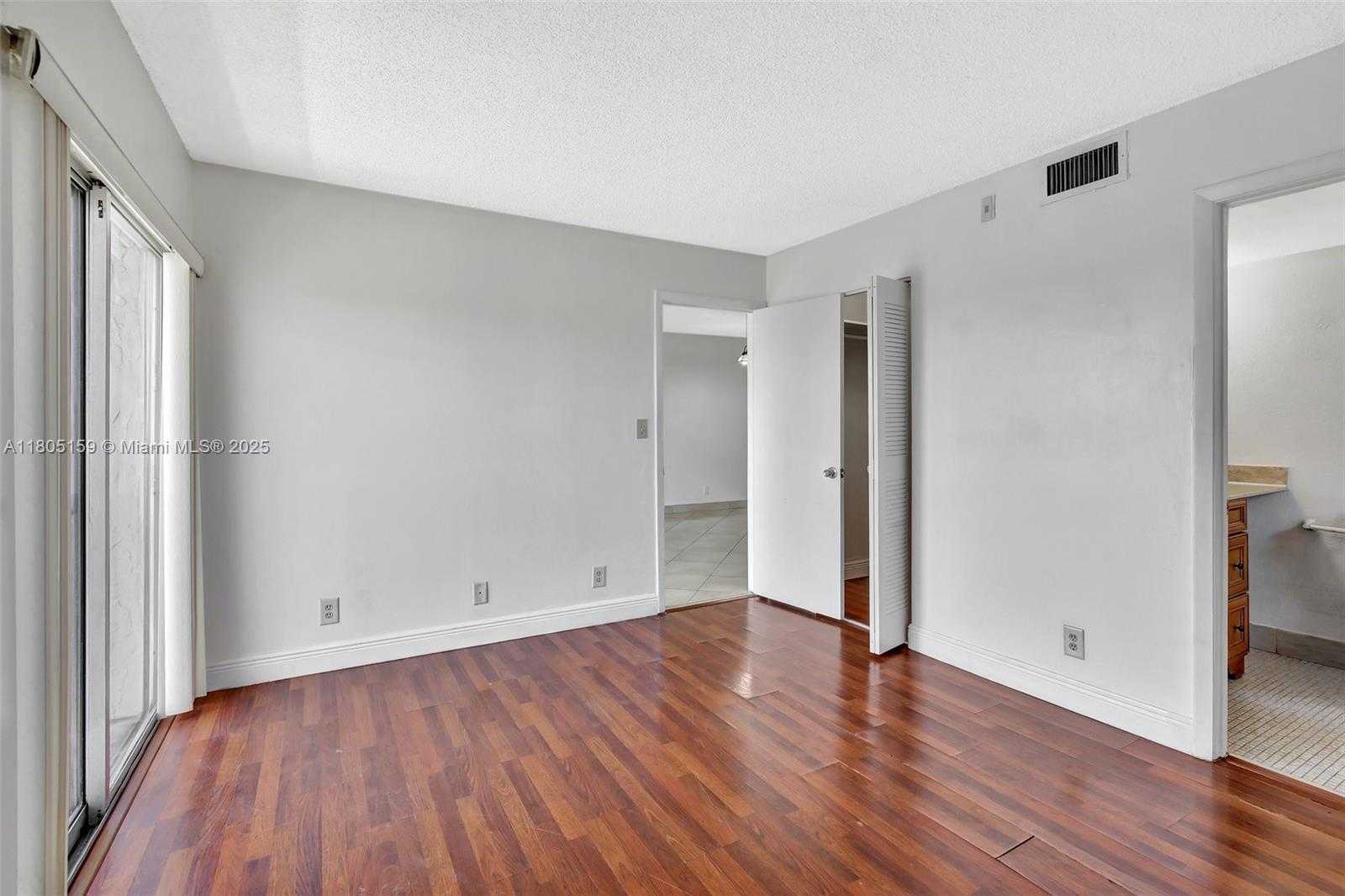 Small Image of 8720 NORTH SHERMAN CIR #401, Miramar Number 19