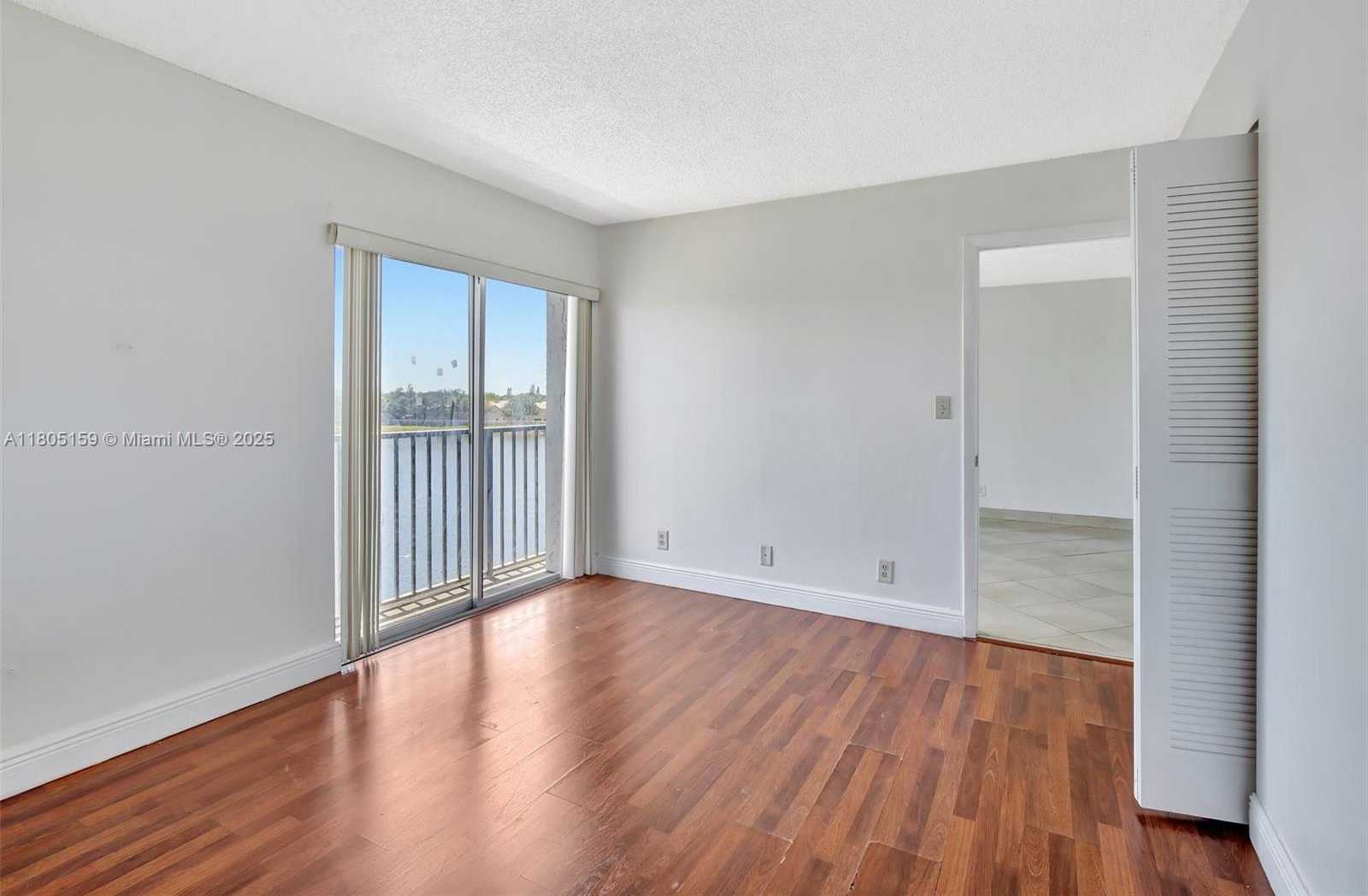 Small Image of 8720 NORTH SHERMAN CIR #401, Miramar Number 20