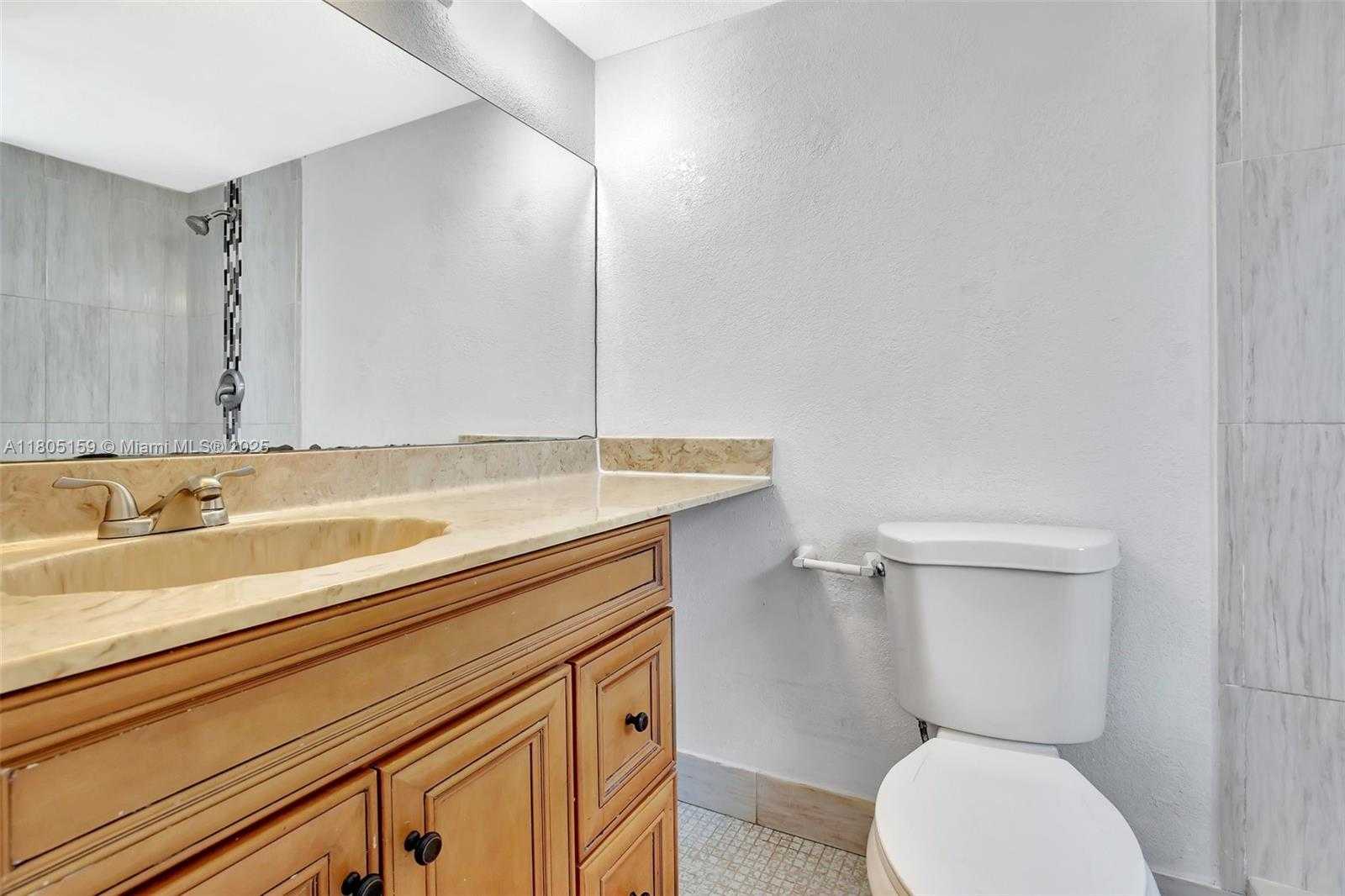 Small Image of 8720 NORTH SHERMAN CIR #401, Miramar Number 21