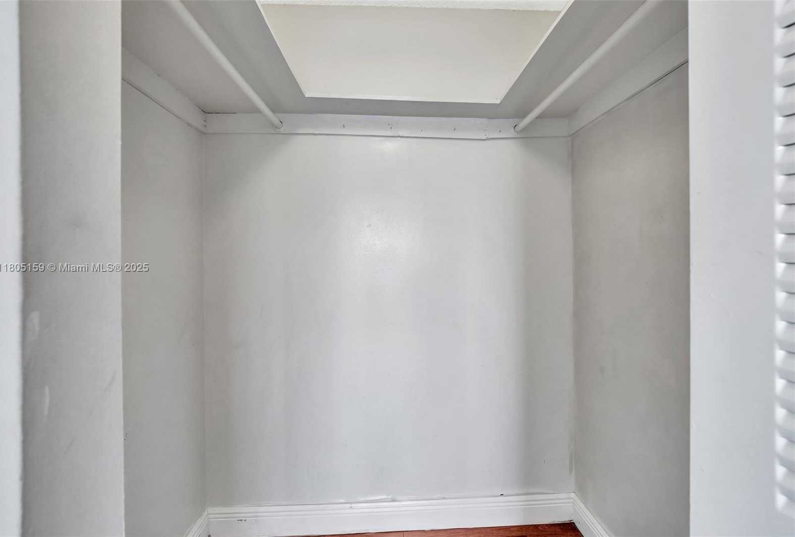 Small Image of 8720 NORTH SHERMAN CIR #401, Miramar Number 22