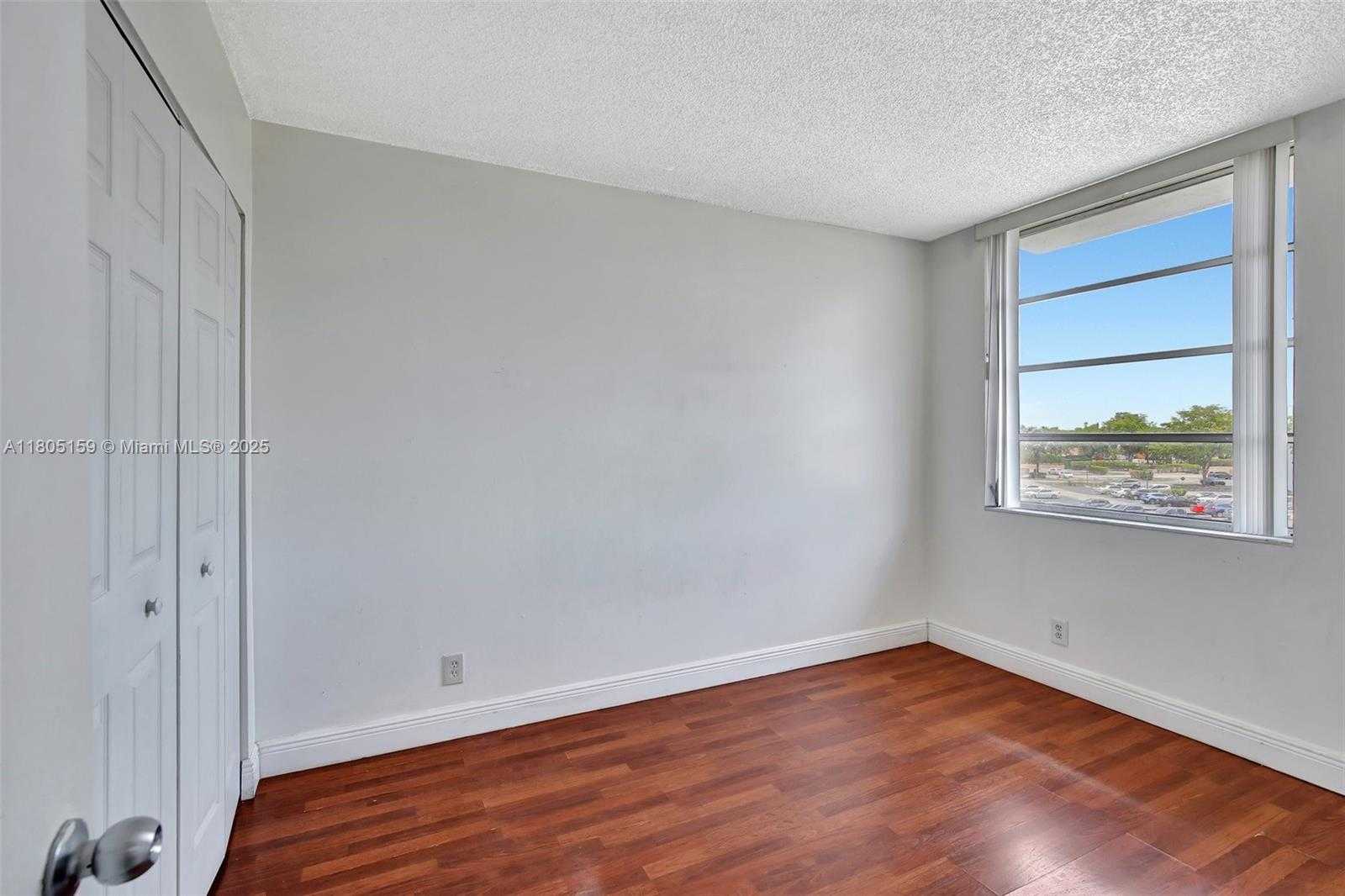 Small Image of 8720 NORTH SHERMAN CIR #401, Miramar Number 23