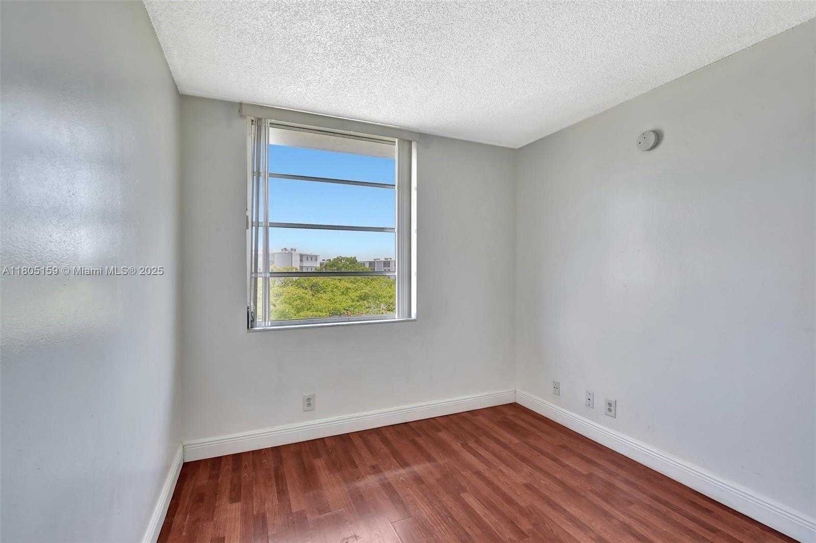 Small Image of 8720 NORTH SHERMAN CIR #401, Miramar Number 24