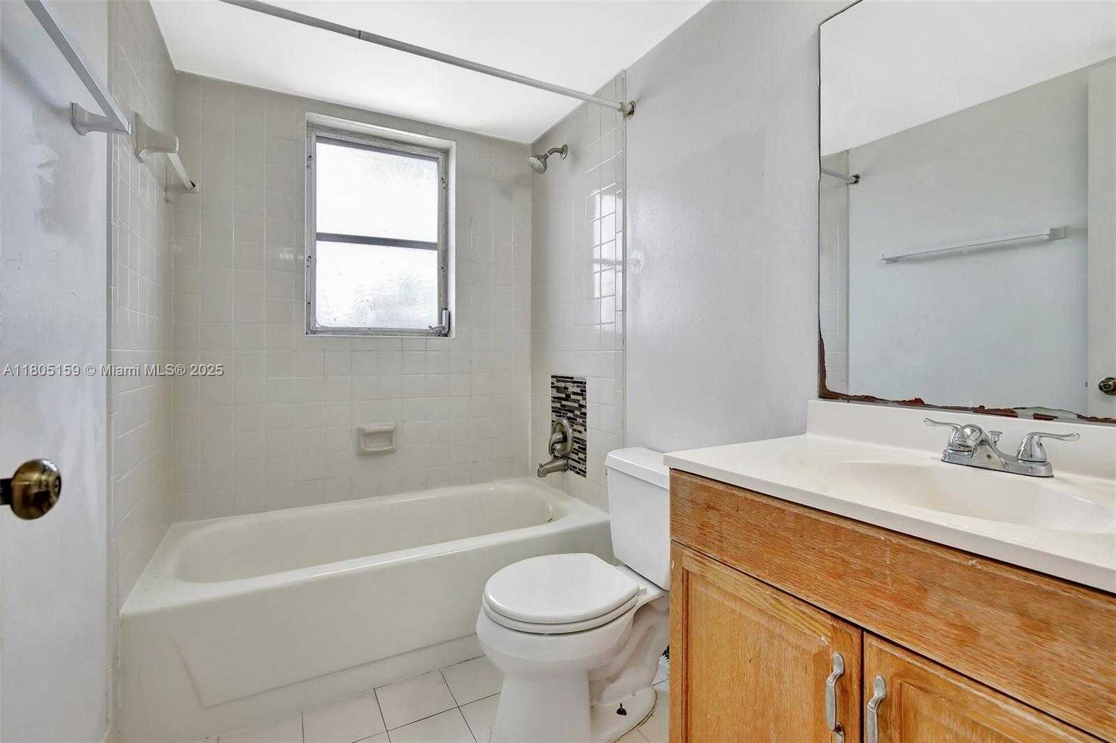 Small Image of 8720 NORTH SHERMAN CIR #401, Miramar Number 27