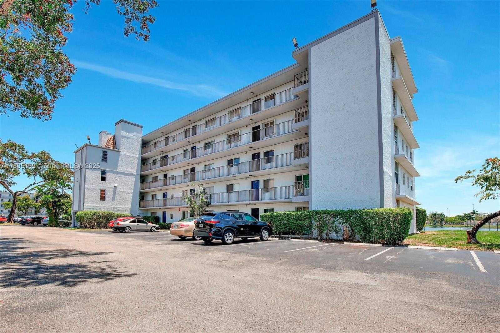 Small Image of 8720 NORTH SHERMAN CIR #401, Miramar Number 31
