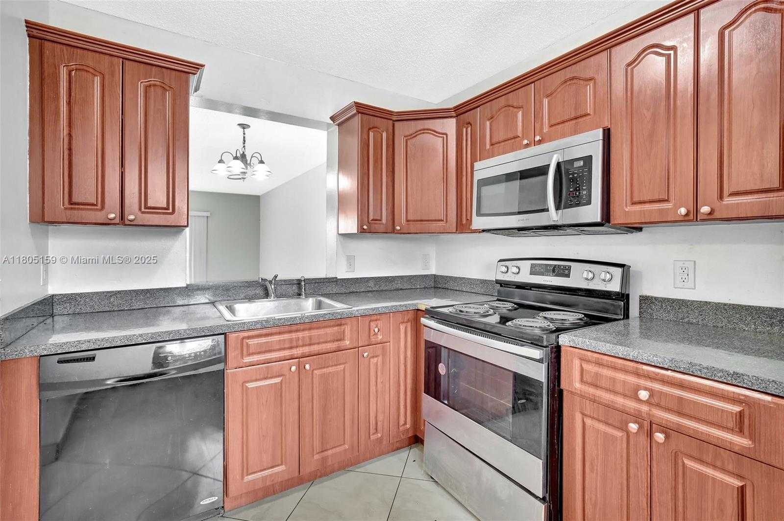 Small Image of 8720 NORTH SHERMAN CIR #401, Miramar Number 8