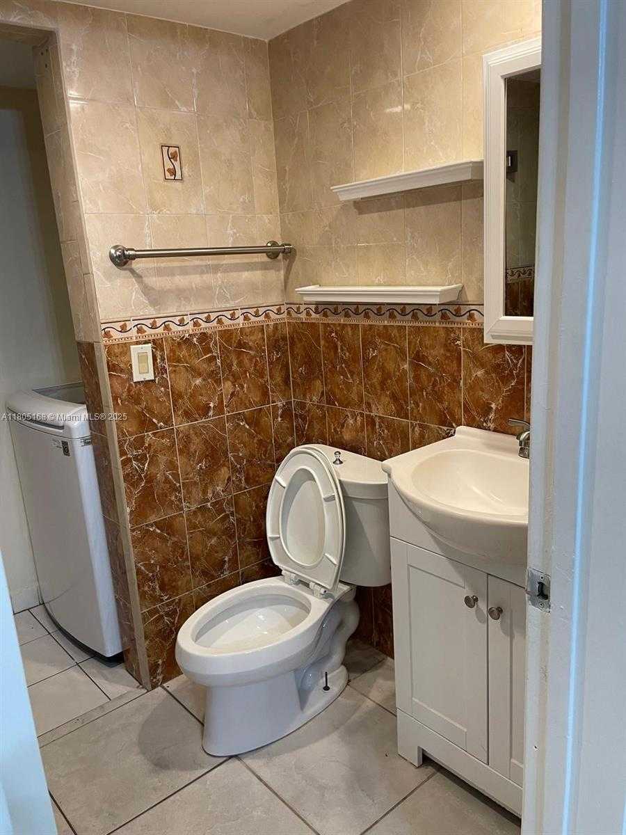 Small Image of 1670 FOREST LAKES CIR #C, West Palm Beach Number 11