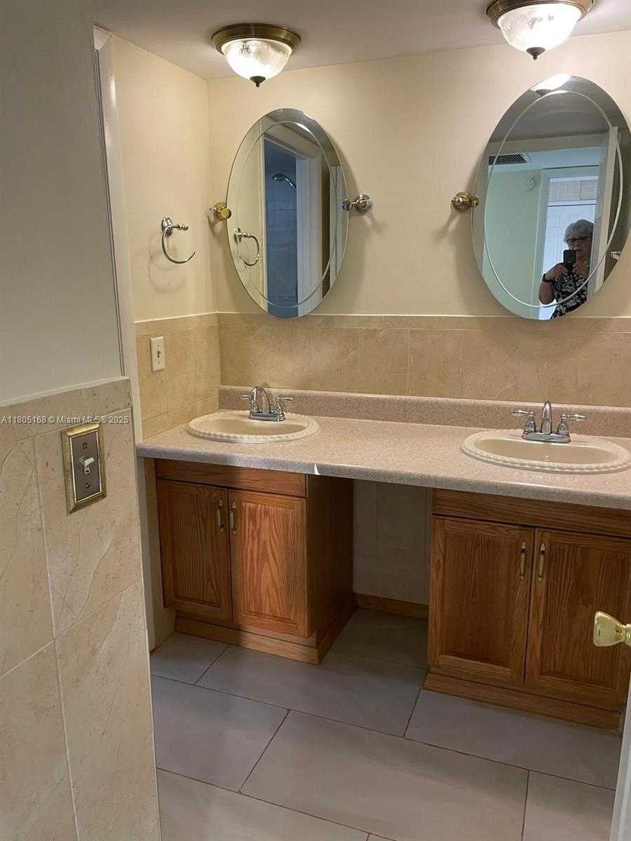 Small Image of 1670 FOREST LAKES CIR #C, West Palm Beach Number 16