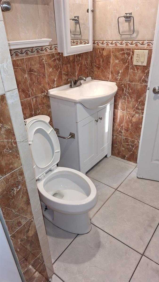 Small Image of 1670 FOREST LAKES CIR #C, West Palm Beach Number 18