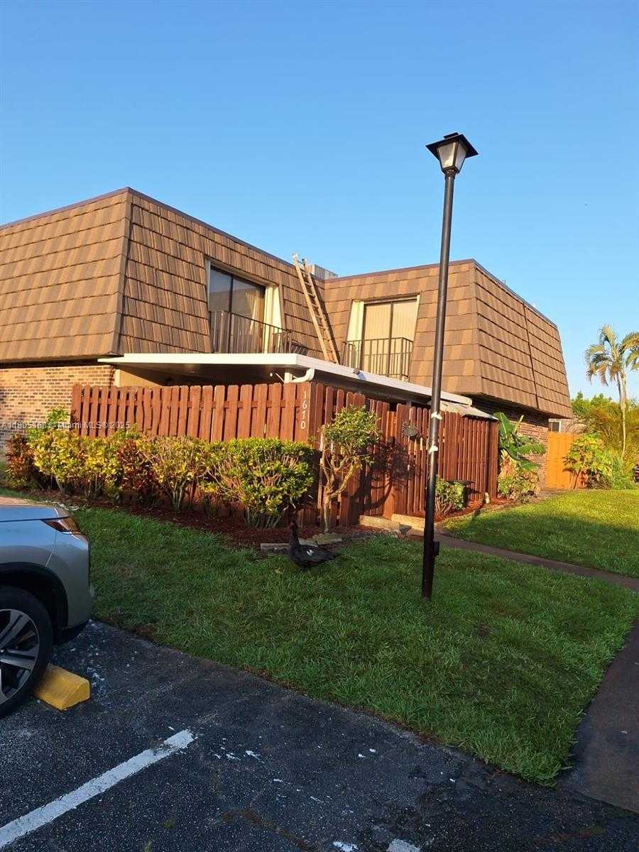 Small Image of 1670 FOREST LAKES CIR #C, West Palm Beach Number 2