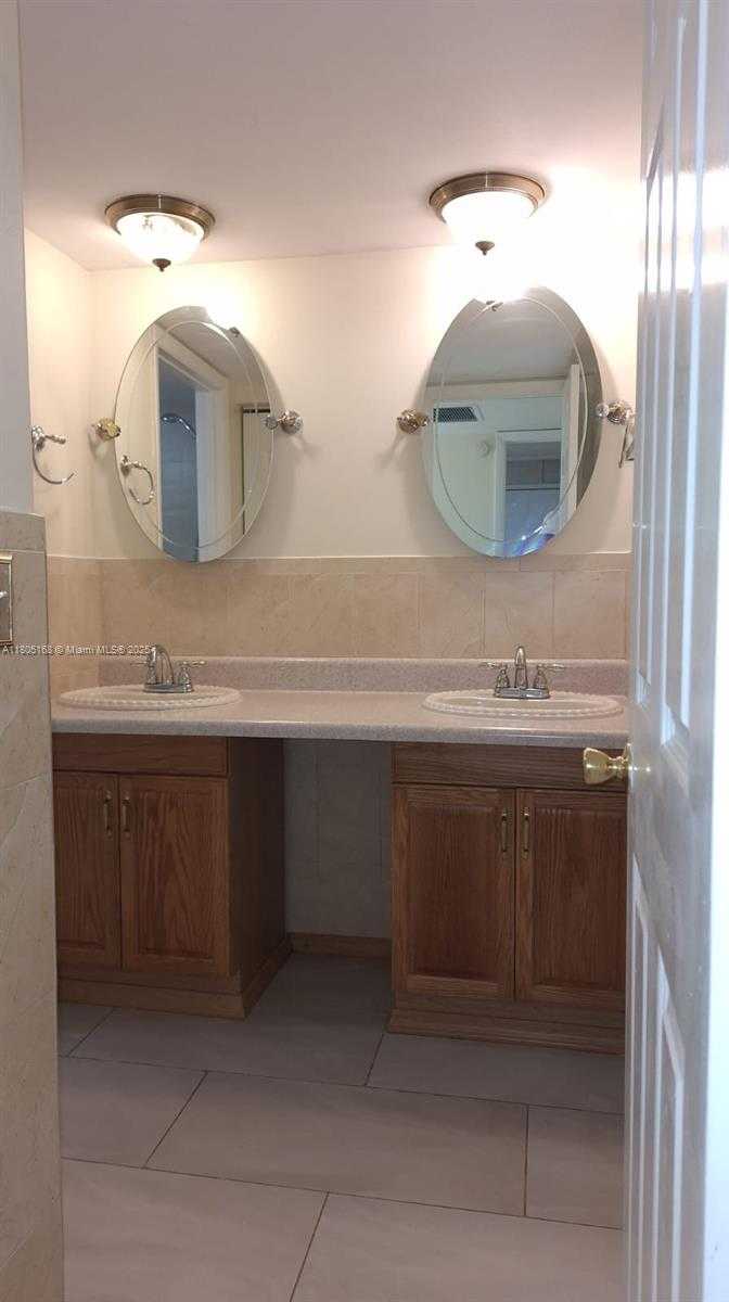 Small Image of 1670 FOREST LAKES CIR #C, West Palm Beach Number 8