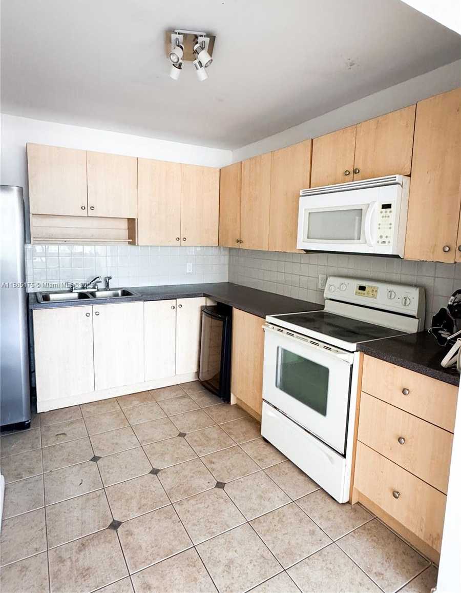 Small Image of 2025 NORTH EAST 164TH ST #206, North Miami Beach Number 4