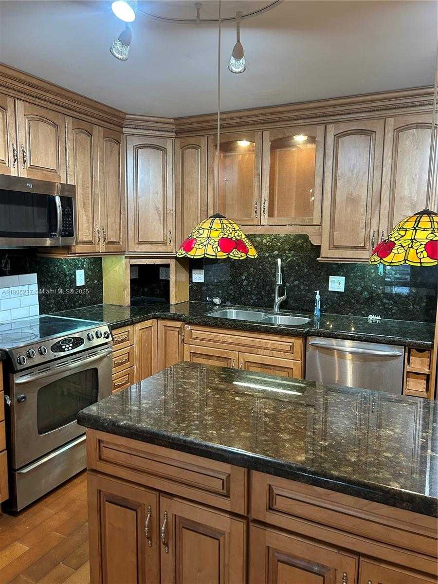 Small Image of 8631 BRIDLE PATH CT, Davie Number 10