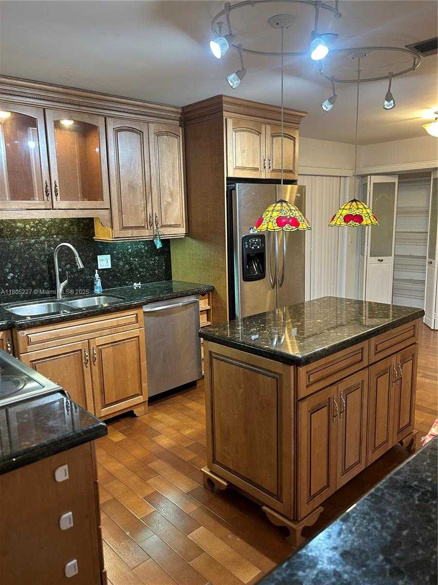 Small Image of 8631 BRIDLE PATH CT, Davie Number 11