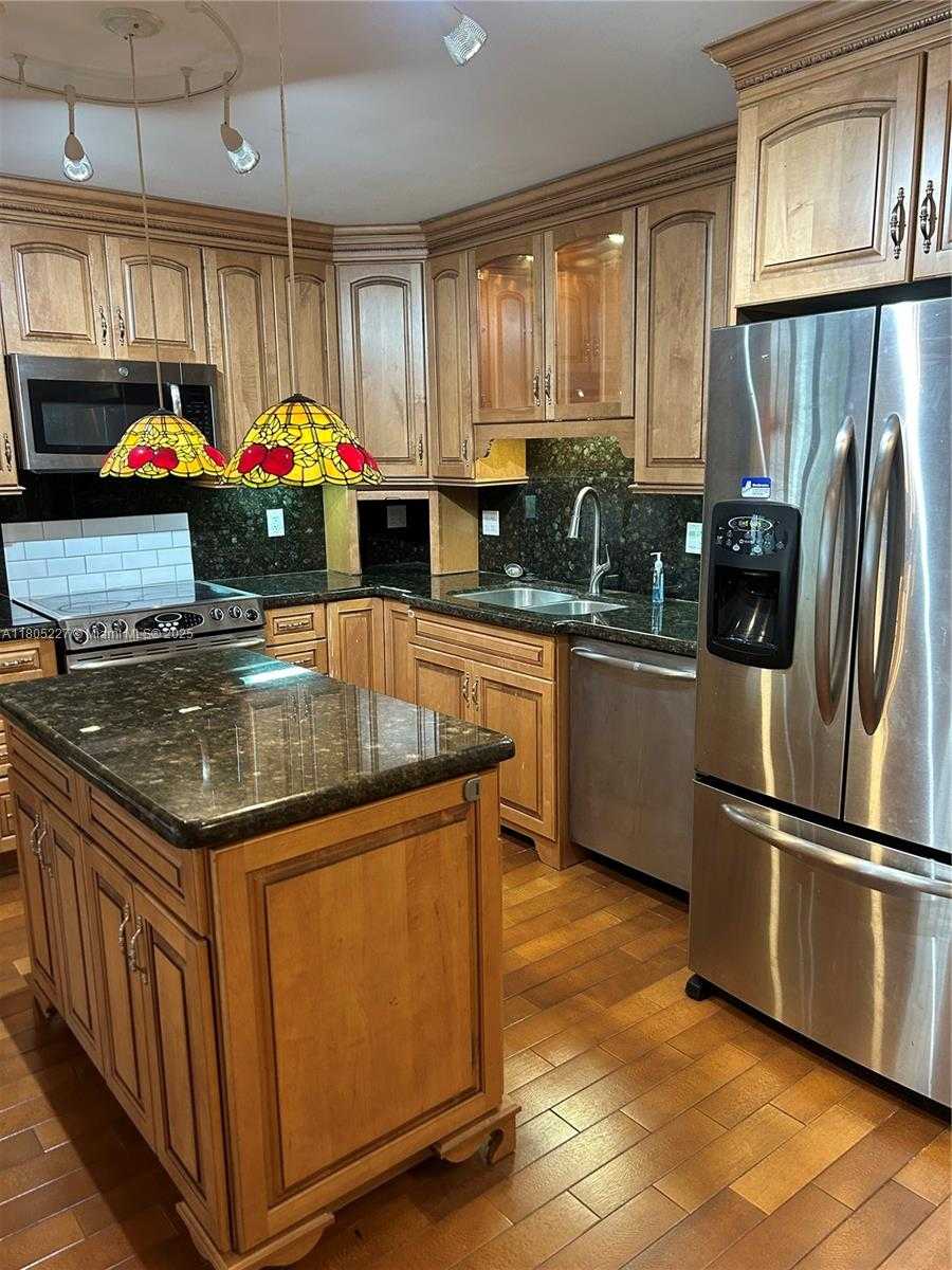 Small Image of 8631 BRIDLE PATH CT, Davie Number 12