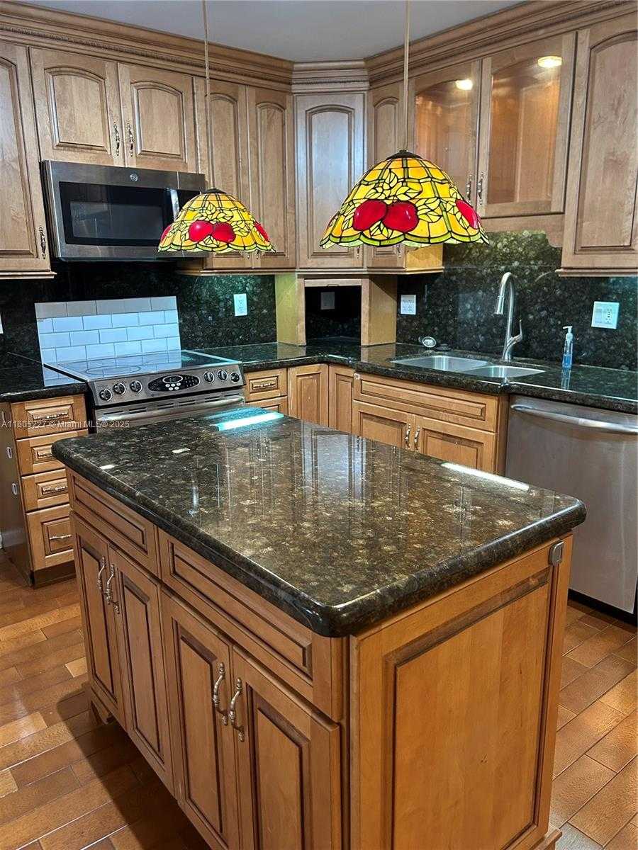Small Image of 8631 BRIDLE PATH CT, Davie Number 13