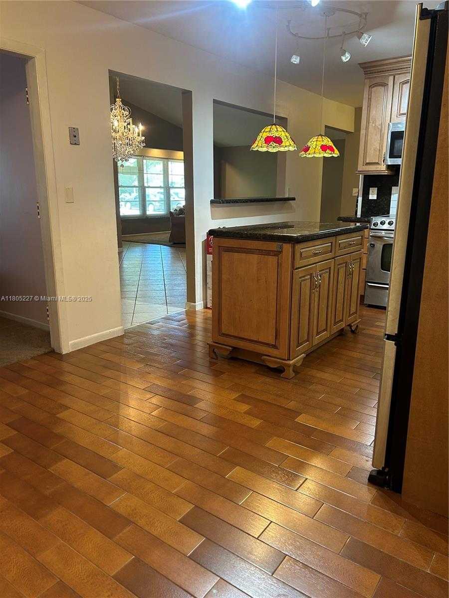 Small Image of 8631 BRIDLE PATH CT, Davie Number 14