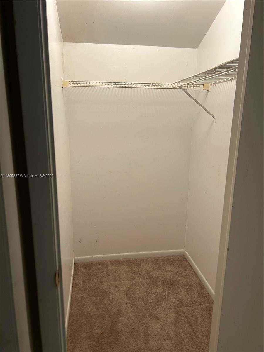 Small Image of 8631 BRIDLE PATH CT, Davie Number 17