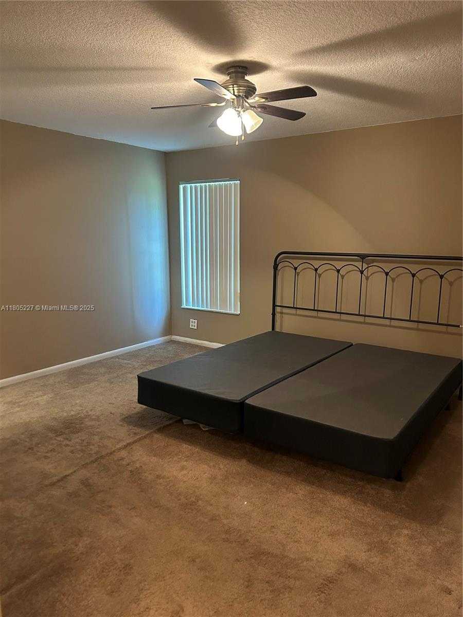 Small Image of 8631 BRIDLE PATH CT, Davie Number 22