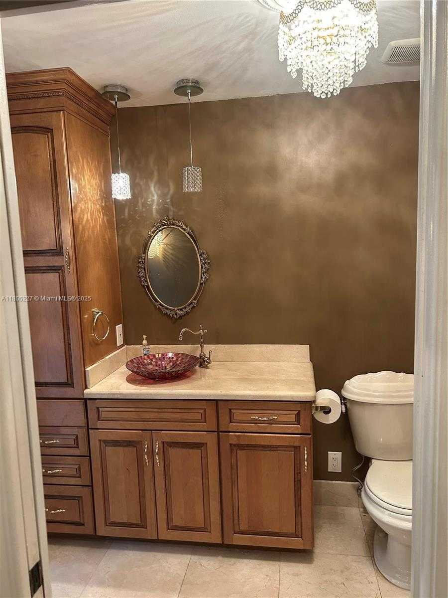 Small Image of 8631 BRIDLE PATH CT, Davie Number 24