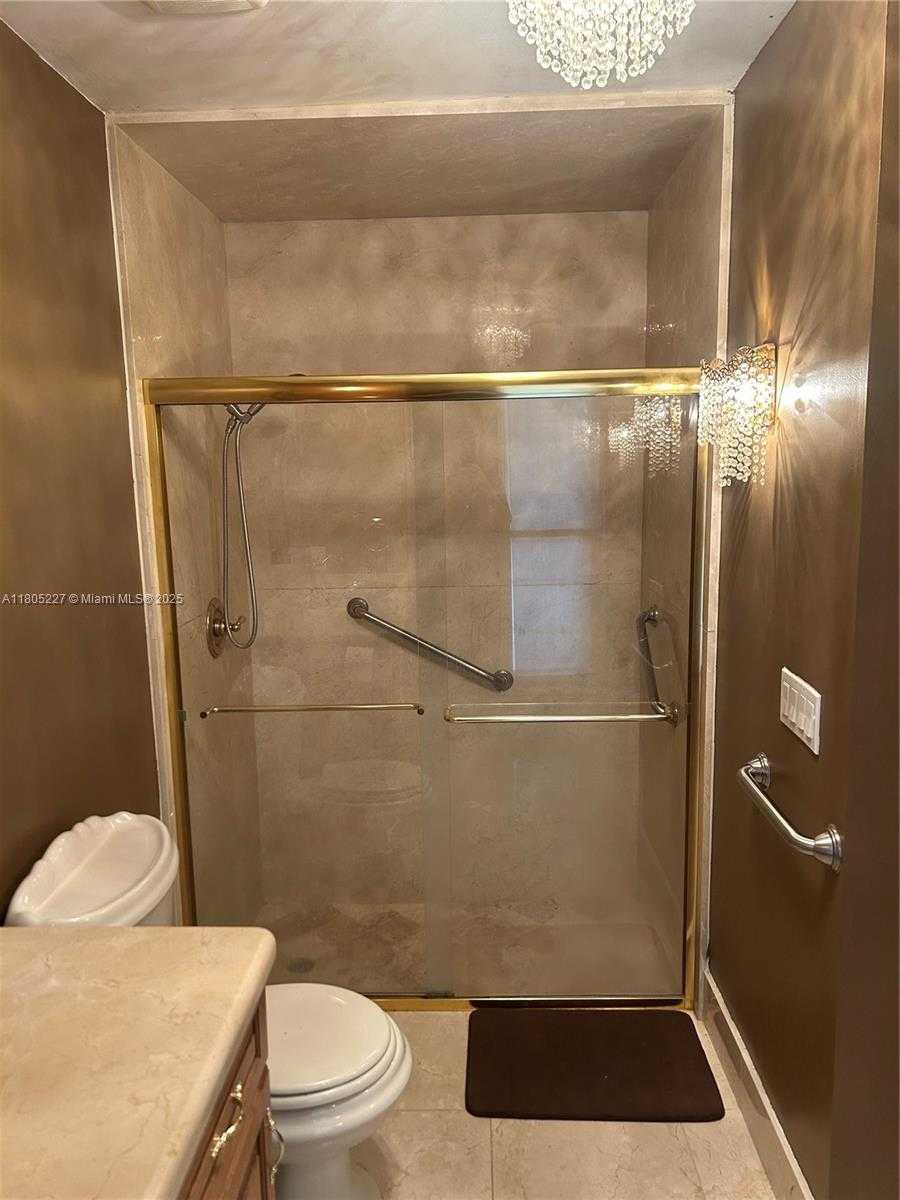 Small Image of 8631 BRIDLE PATH CT, Davie Number 26