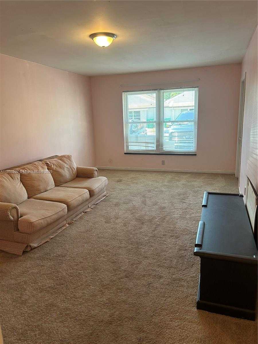Small Image of 8631 BRIDLE PATH CT, Davie Number 27