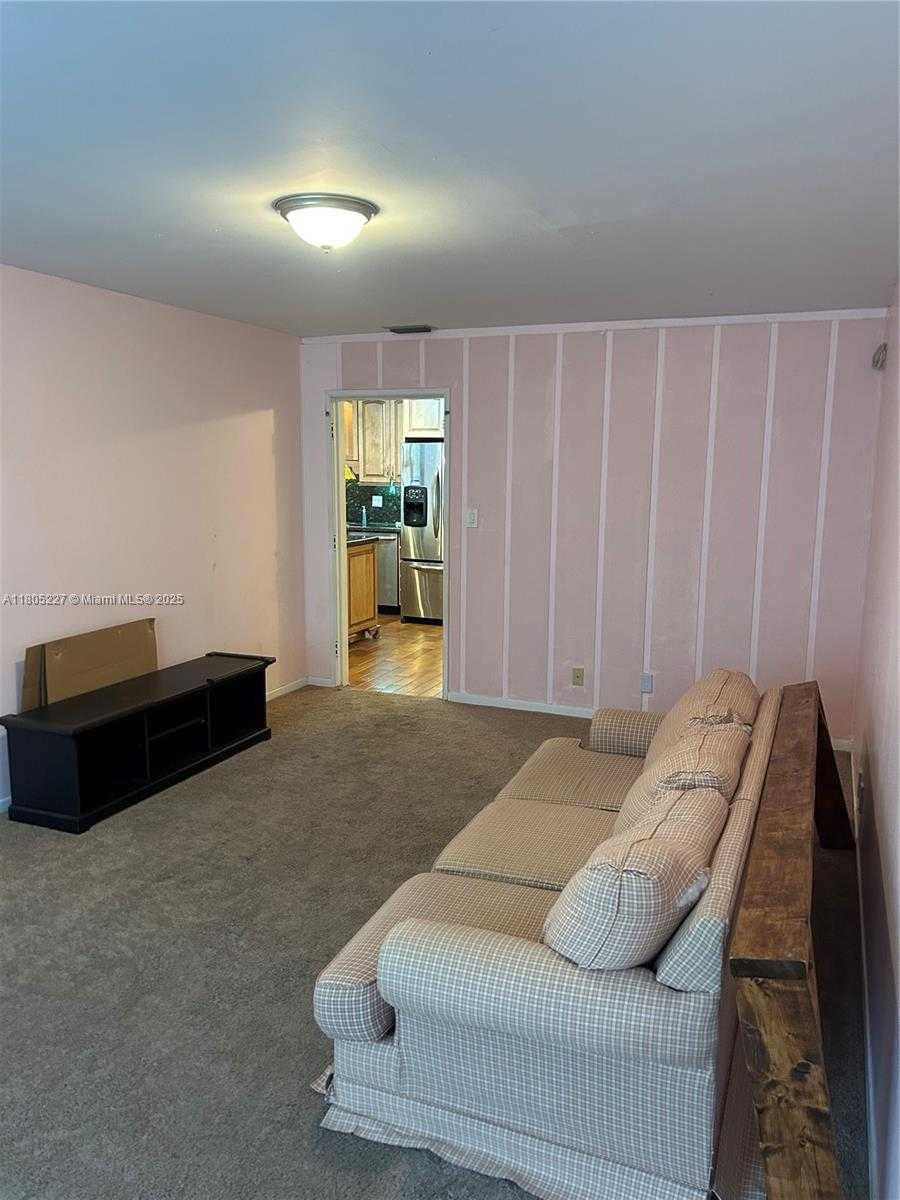 Small Image of 8631 BRIDLE PATH CT, Davie Number 28
