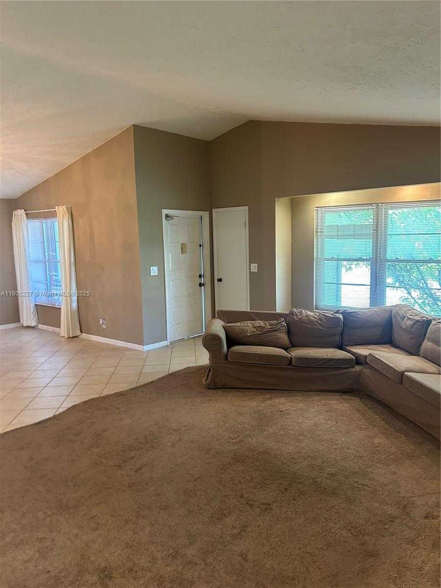 Small Image of 8631 BRIDLE PATH CT, Davie Number 3