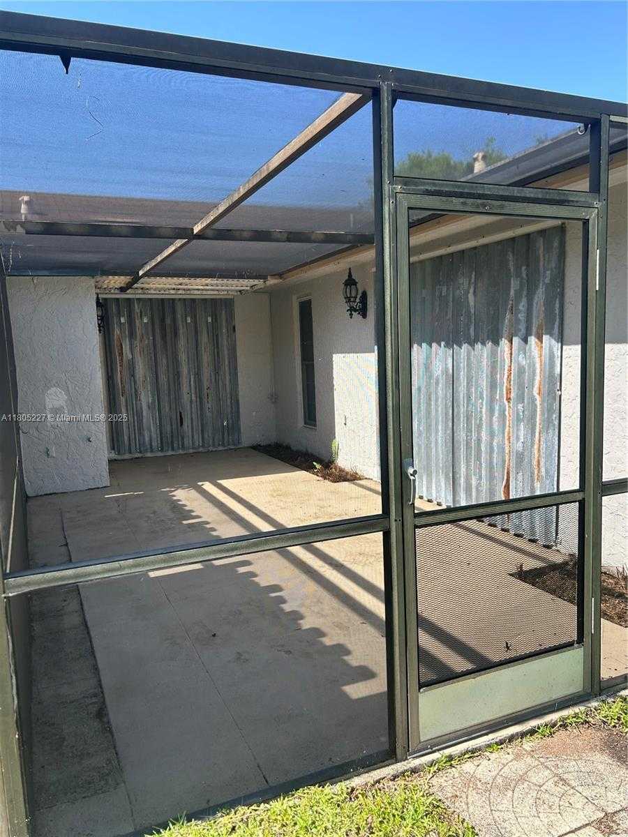 Small Image of 8631 BRIDLE PATH CT, Davie Number 33