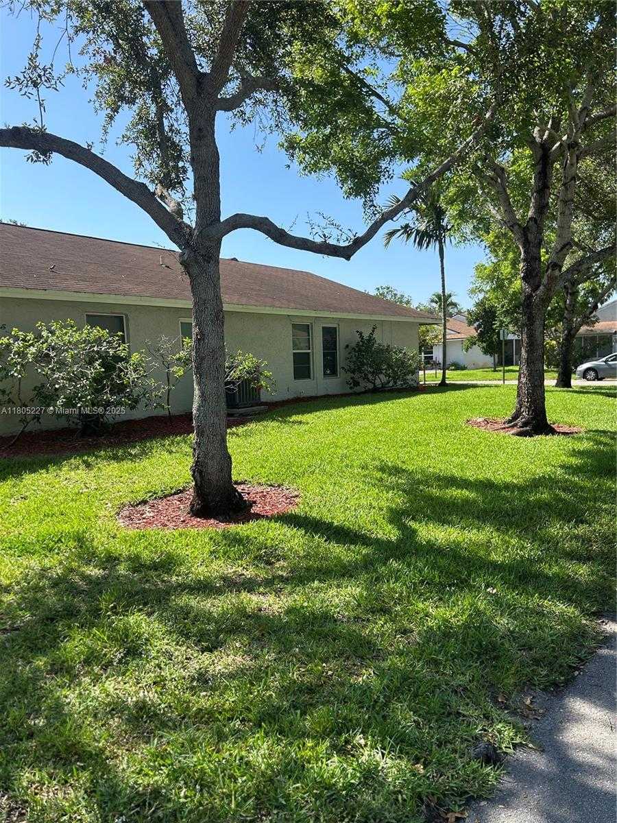 Small Image of 8631 BRIDLE PATH CT, Davie Number 36