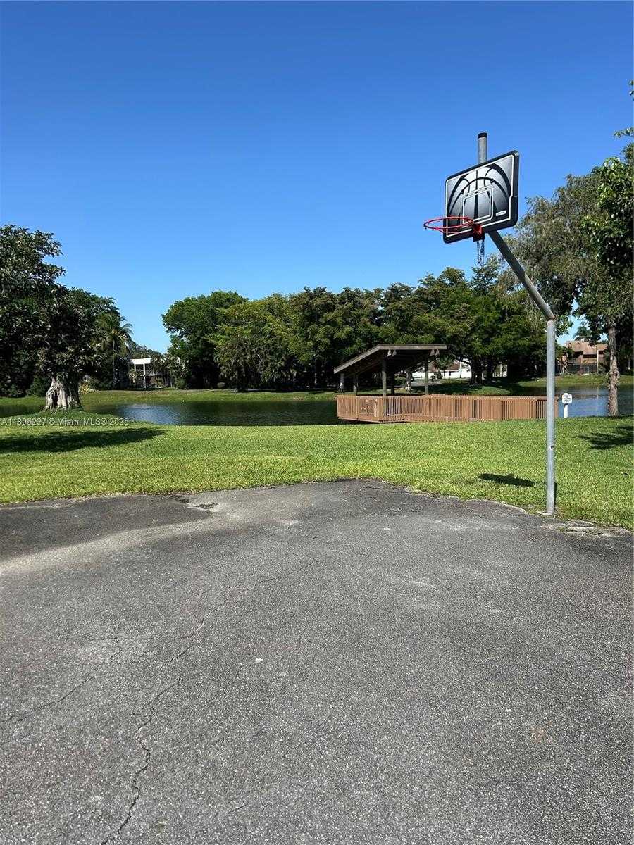 Small Image of 8631 BRIDLE PATH CT, Davie Number 41