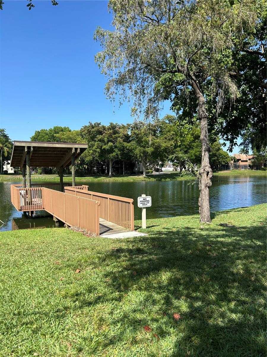 Small Image of 8631 BRIDLE PATH CT, Davie Number 42