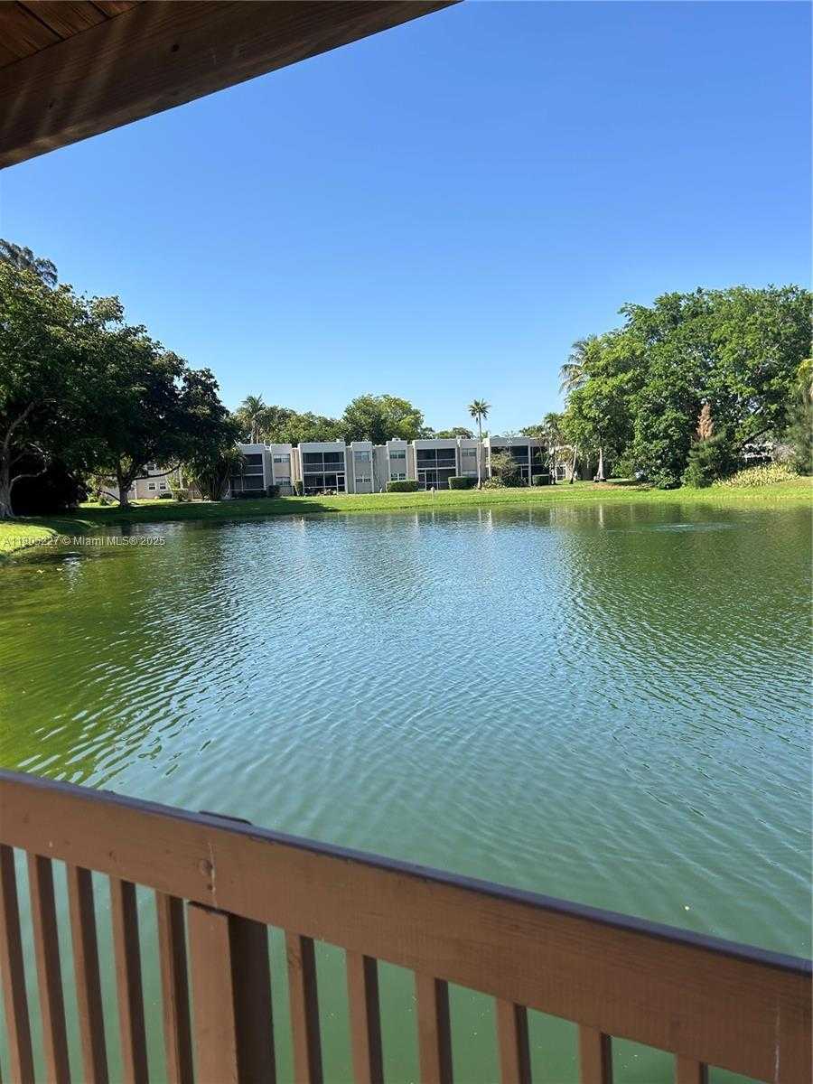 Small Image of 8631 BRIDLE PATH CT, Davie Number 43