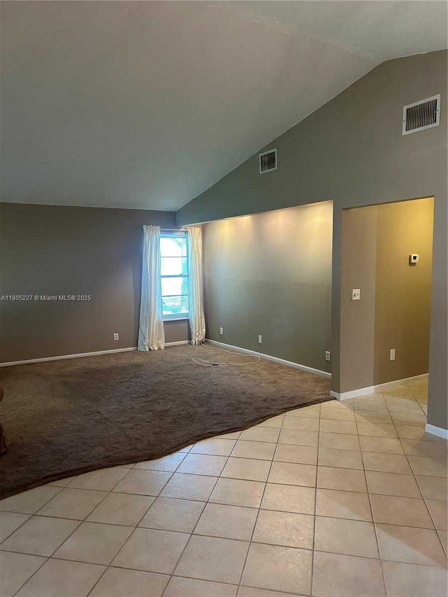 Small Image of 8631 BRIDLE PATH CT, Davie Number 5