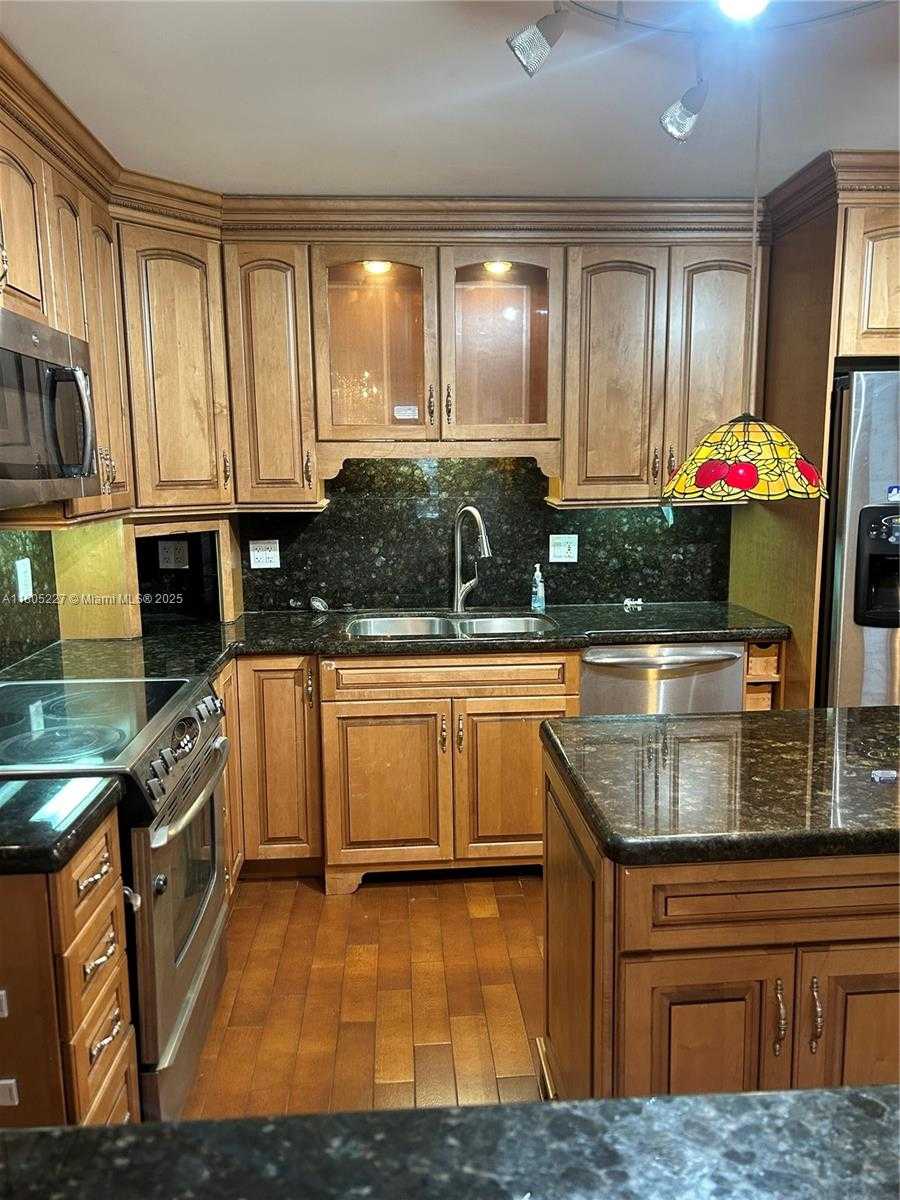 Small Image of 8631 BRIDLE PATH CT, Davie Number 9