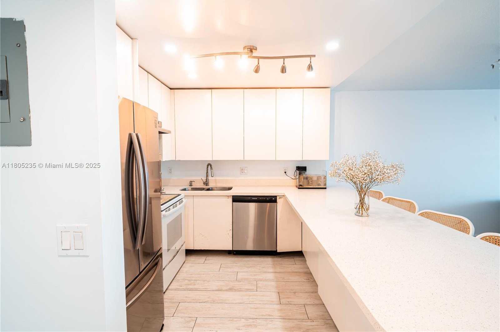 Small Image of 1817 SOUTH OCEAN DRIVE #0918, Hallandale Beach Number 11