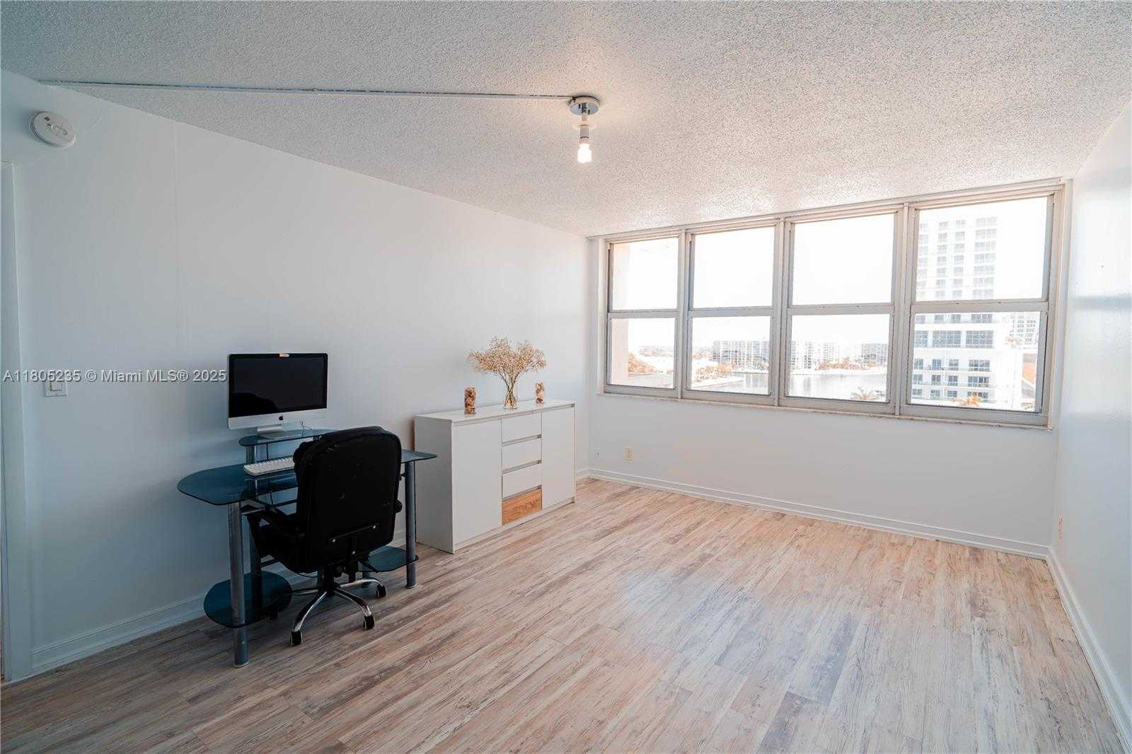 Small Image of 1817 SOUTH OCEAN DRIVE #0918, Hallandale Beach Number 26