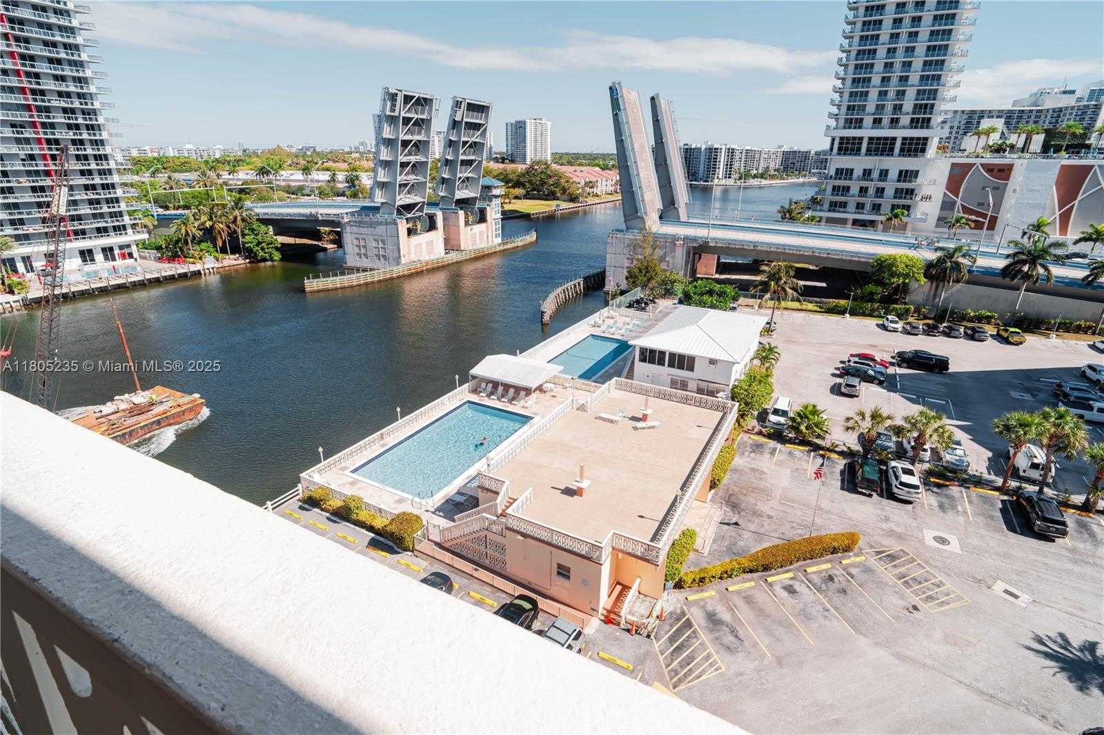 Small Image of 1817 SOUTH OCEAN DRIVE #0918, Hallandale Beach Number 3