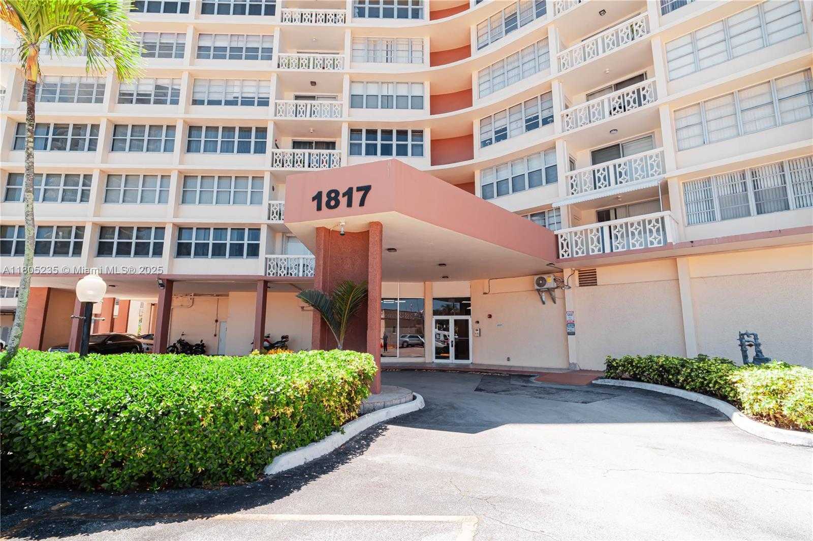 Small Image of 1817 SOUTH OCEAN DRIVE #0918, Hallandale Beach Number 5