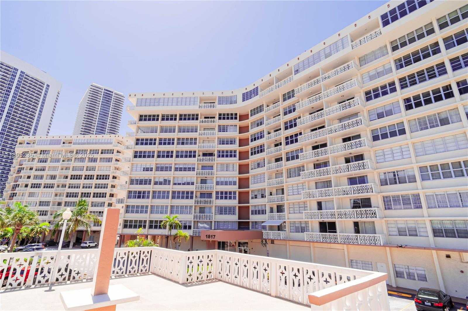 Small Image of 1817 SOUTH OCEAN DRIVE #0918, Hallandale Beach Number 7