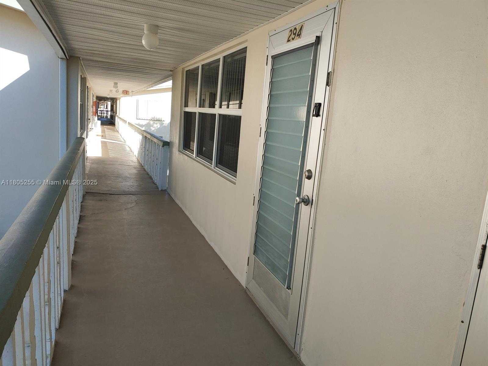 Small Image of 294 WINDSOR M #294, West Palm Beach Number 3