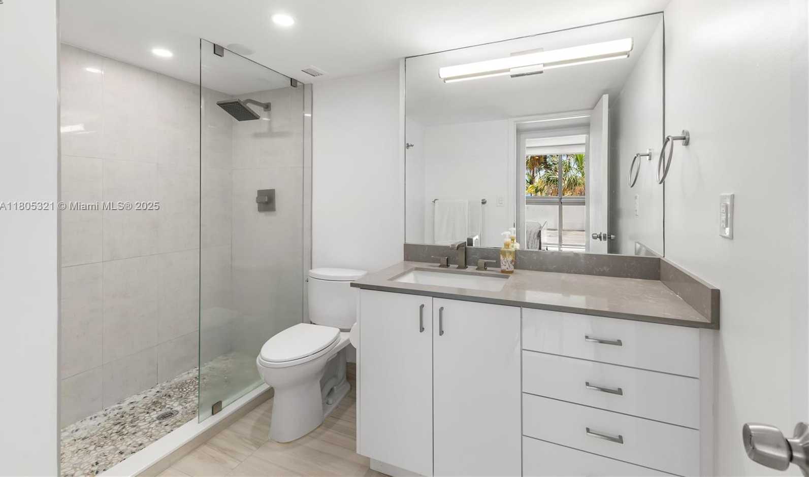 Small Image of 2655 COLLINS AVE #411, Miami Beach Number 11