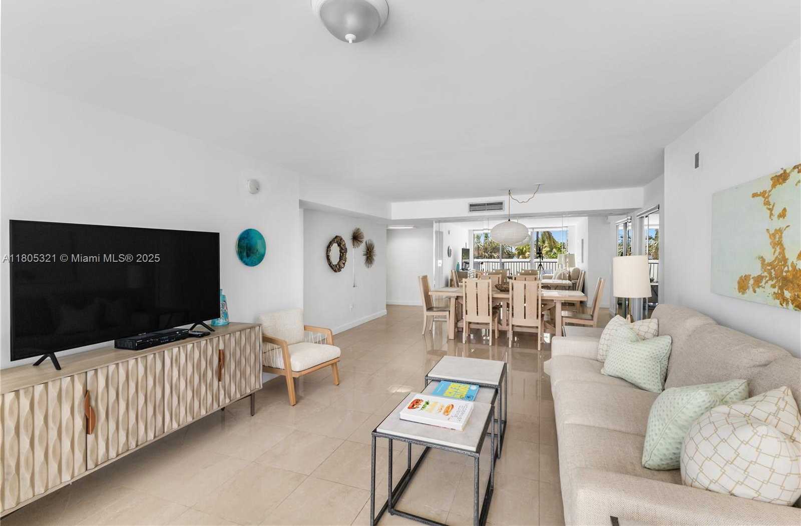 Small Image of 2655 COLLINS AVE #411, Miami Beach Number 13