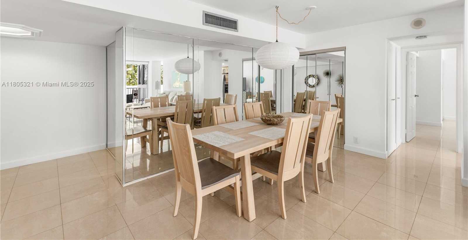 Small Image of 2655 COLLINS AVE #411, Miami Beach Number 17