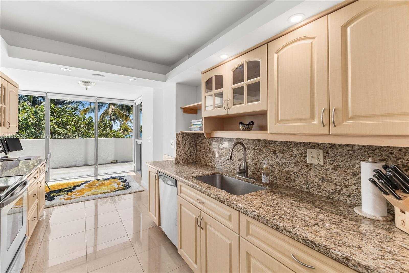 Small Image of 2655 COLLINS AVE #411, Miami Beach Number 19