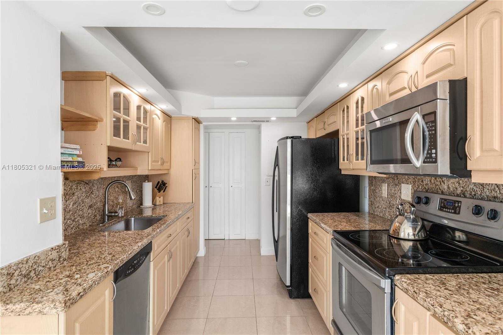 Small Image of 2655 COLLINS AVE #411, Miami Beach Number 20