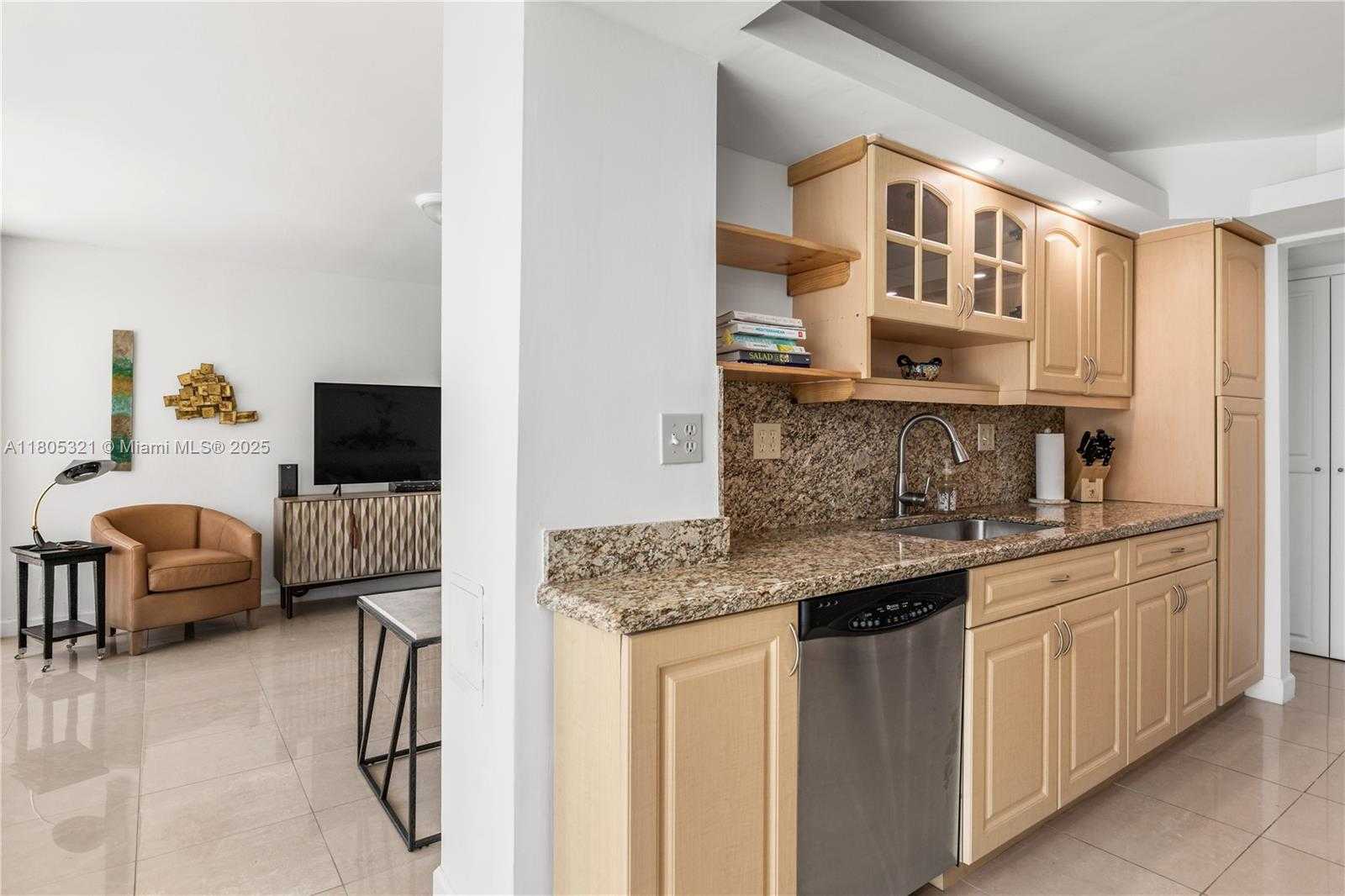 Small Image of 2655 COLLINS AVE #411, Miami Beach Number 22