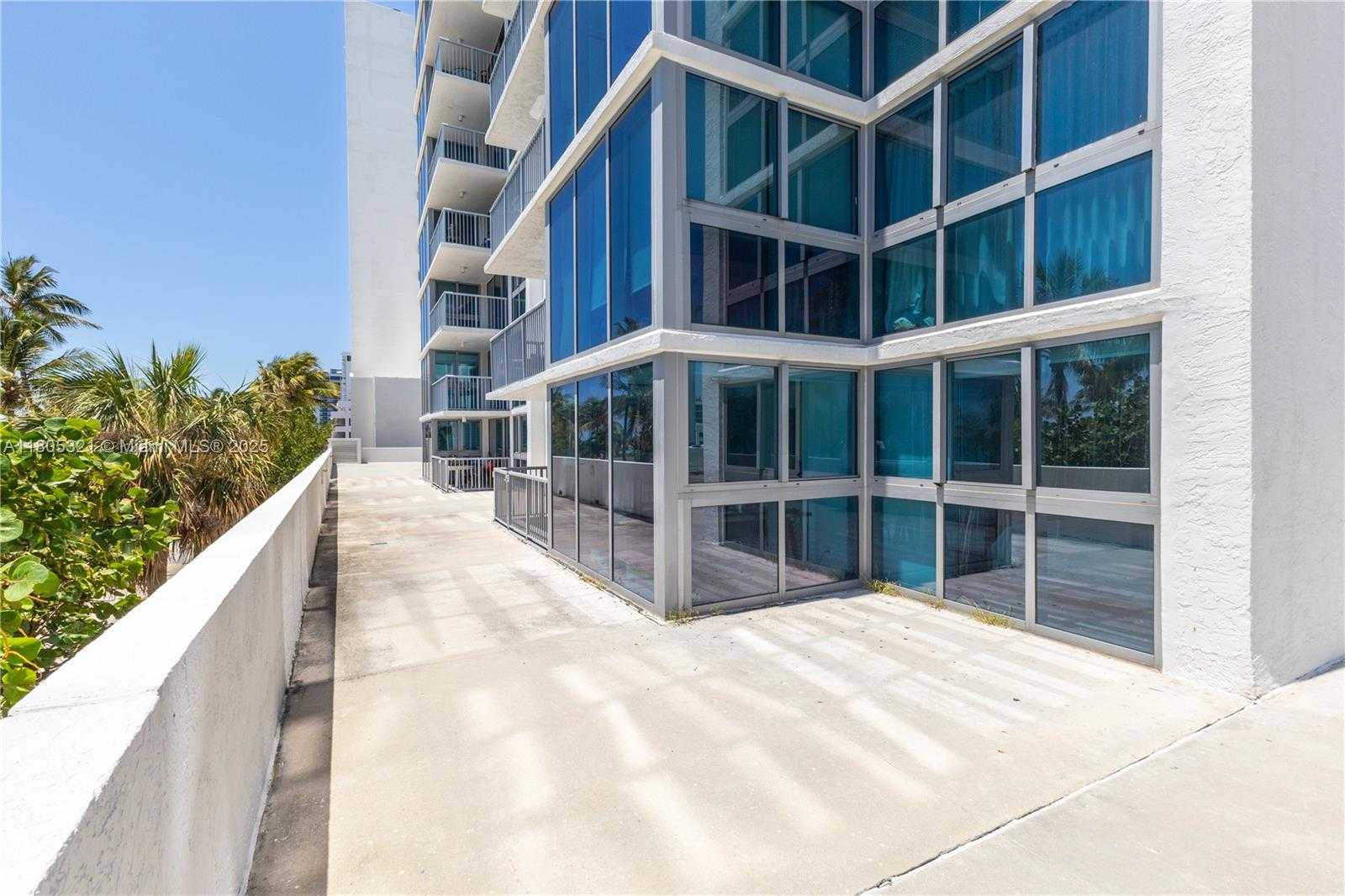 Small Image of 2655 COLLINS AVE #411, Miami Beach Number 25